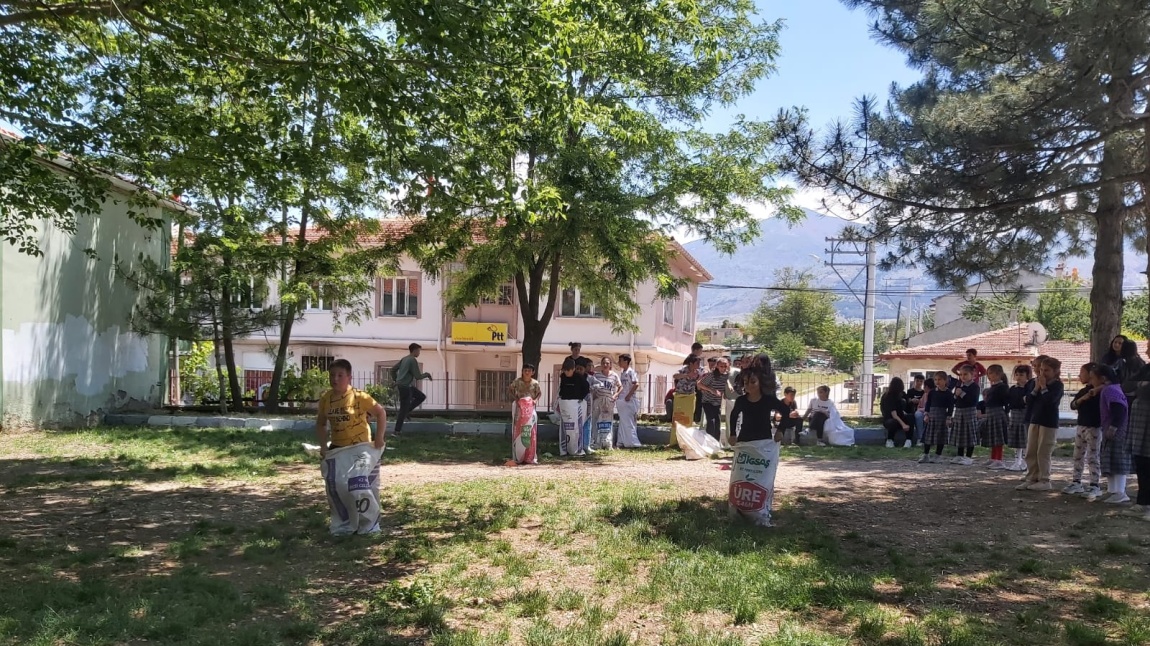 Okulumuzda Çocuk Oyunları Şenliği yapıldı.